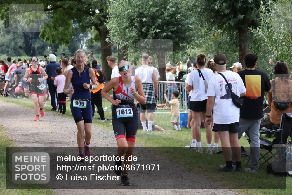 31.08.2025 - Elbe Triathlon Hamburg Luisa Fischer http://msf.ph/oto/8671971 31.08.2025 12:00:37 Laufen 1438, 905, 1612 meine-sportfotos.de