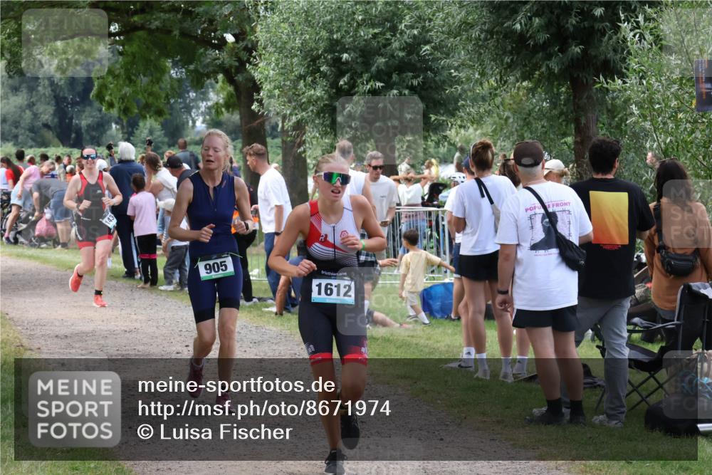 31.08.2025 - Elbe Triathlon Hamburg Luisa Fischer http://msf.ph/oto/8671974 31.08.2025 12:00:37 Laufen 905, 1612 meine-sportfotos.de