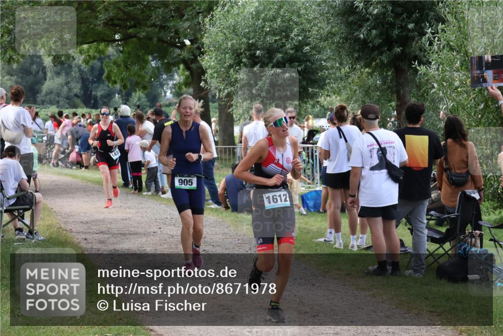31.08.2025 - Elbe Triathlon Hamburg Luisa Fischer http://msf.ph/oto/8671978 31.08.2025 12:00:37 Laufen 143, 905, 1612 meine-sportfotos.de