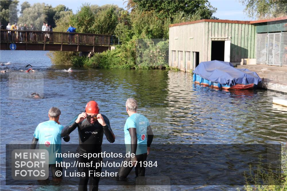31.08.2025 - Elbe Triathlon Hamburg Luisa Fischer http://msf.ph/oto/8671984 31.08.2025 08:33:38 Schwimmen 195, 198 meine-sportfotos.de