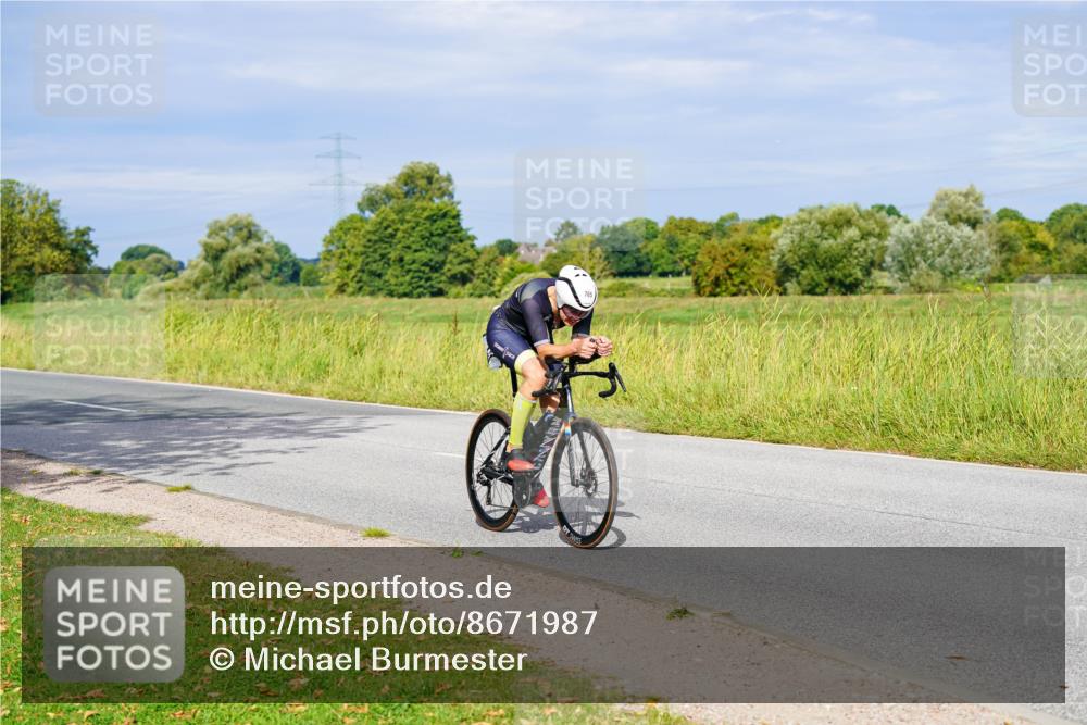 31.08.2025 - Elbe Triathlon Hamburg Michael Burmester http://msf.ph/oto/8671987 31.08.2025 10:04:05 Radfahren 856, 903 meine-sportfotos.de