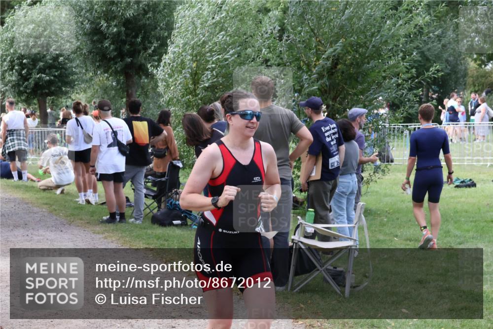 31.08.2025 - Elbe Triathlon Hamburg Luisa Fischer http://msf.ph/oto/8672012 31.08.2025 12:00:45 Laufen  meine-sportfotos.de