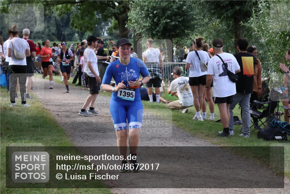 31.08.2025 - Elbe Triathlon Hamburg Luisa Fischer http://msf.ph/oto/8672017 31.08.2025 12:00:51 Laufen 1409, 1395 meine-sportfotos.de