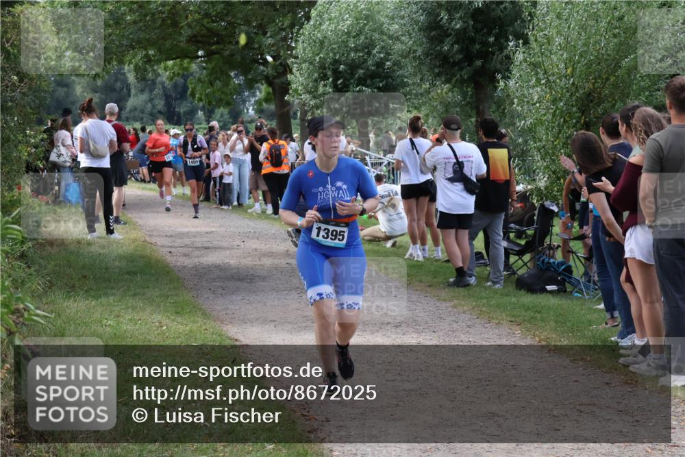 31.08.2025 - Elbe Triathlon Hamburg Luisa Fischer http://msf.ph/oto/8672025 31.08.2025 12:00:52 Laufen 151, 1409, 1395 meine-sportfotos.de