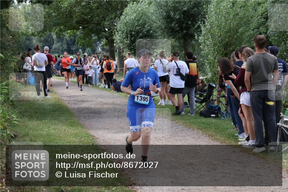 31.08.2025 - Elbe Triathlon Hamburg Luisa Fischer http://msf.ph/oto/8672027 31.08.2025 12:00:52 Laufen 1516, 1409, 1395 meine-sportfotos.de