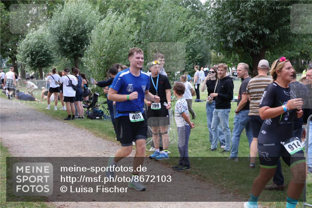 31.08.2025 - Elbe Triathlon Hamburg Luisa Fischer http://msf.ph/oto/8672103 31.08.2025 12:01:20 Laufen 400, 399, 914 meine-sportfotos.de