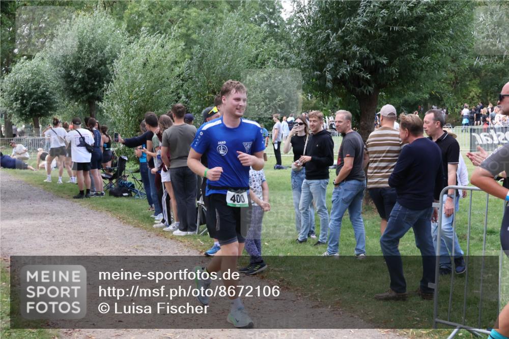 31.08.2025 - Elbe Triathlon Hamburg Luisa Fischer http://msf.ph/oto/8672106 31.08.2025 12:01:21 Laufen 400 meine-sportfotos.de