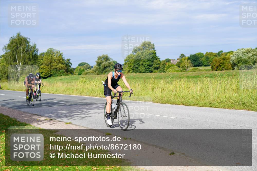 31.08.2025 - Elbe Triathlon Hamburg Michael Burmester http://msf.ph/oto/8672180 31.08.2025 10:04:33 Radfahren 400, 597, 726, 880, 902, 920, 931 meine-sportfotos.de