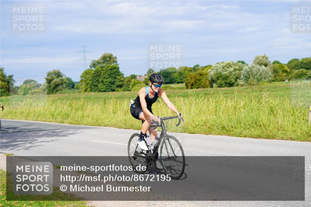 31.08.2025 - Elbe Triathlon Hamburg Michael Burmester http://msf.ph/oto/8672195 31.08.2025 10:04:33 Radfahren 400, 597, 726, 880, 902, 920, 931 meine-sportfotos.de