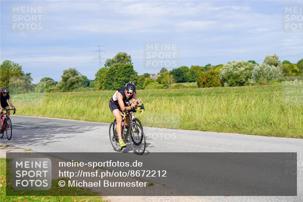 31.08.2025 - Elbe Triathlon Hamburg Michael Burmester http://msf.ph/oto/8672212 31.08.2025 10:04:34 Radfahren 400, 597, 726, 880, 902, 920, 931 meine-sportfotos.de