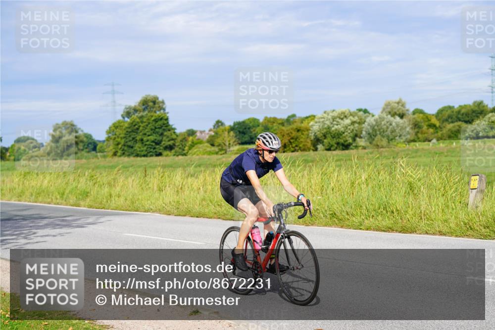 31.08.2025 - Elbe Triathlon Hamburg Michael Burmester http://msf.ph/oto/8672231 31.08.2025 10:04:36 Radfahren 400, 597, 726, 880, 920, 931 meine-sportfotos.de