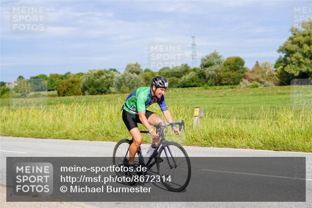 31.08.2025 - Elbe Triathlon Hamburg Michael Burmester http://msf.ph/oto/8672314 31.08.2025 10:04:58 Radfahren 690, 792 meine-sportfotos.de