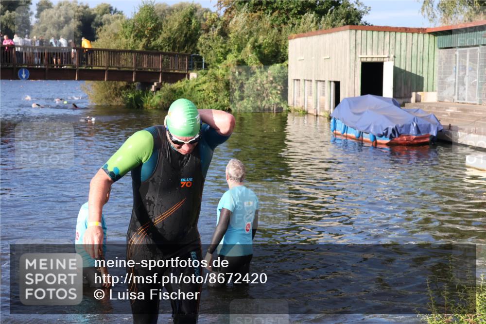 31.08.2025 - Elbe Triathlon Hamburg Luisa Fischer http://msf.ph/oto/8672420 31.08.2025 08:35:56 Schwimmen 222 meine-sportfotos.de