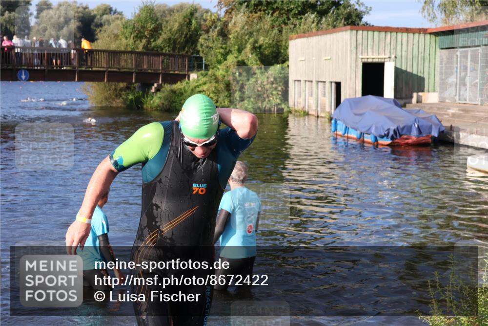 31.08.2025 - Elbe Triathlon Hamburg Luisa Fischer http://msf.ph/oto/8672422 31.08.2025 08:35:56 Schwimmen 222 meine-sportfotos.de