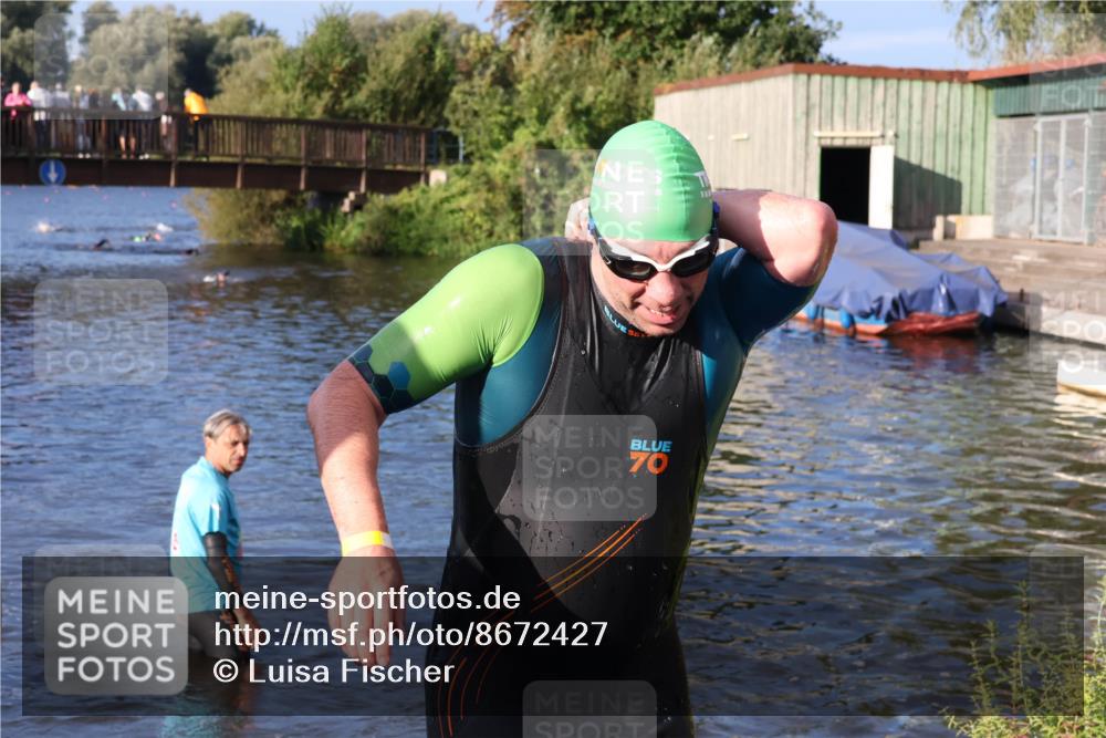 31.08.2025 - Elbe Triathlon Hamburg Luisa Fischer http://msf.ph/oto/8672427 31.08.2025 08:35:57 Schwimmen 222 meine-sportfotos.de