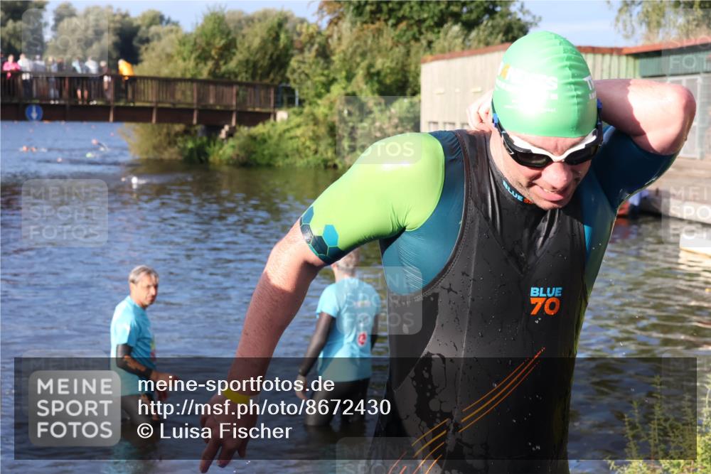 31.08.2025 - Elbe Triathlon Hamburg Luisa Fischer http://msf.ph/oto/8672430 31.08.2025 08:35:57 Schwimmen 222 meine-sportfotos.de
