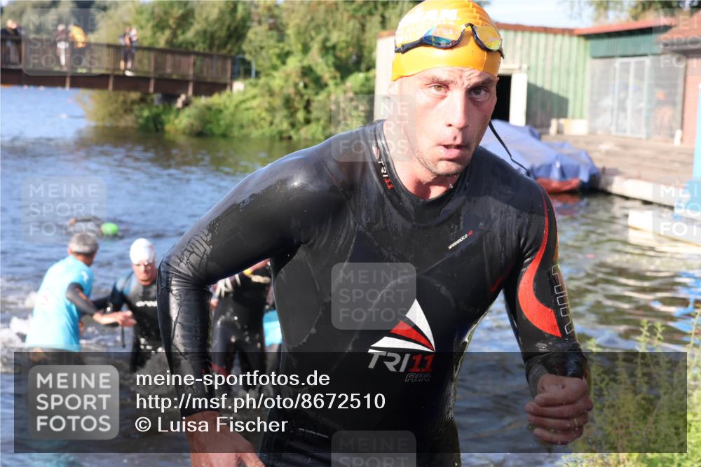 31.08.2025 - Elbe Triathlon Hamburg Luisa Fischer http://msf.ph/oto/8672510 31.08.2025 08:36:58 Schwimmen 165, 170, 353, 355 meine-sportfotos.de