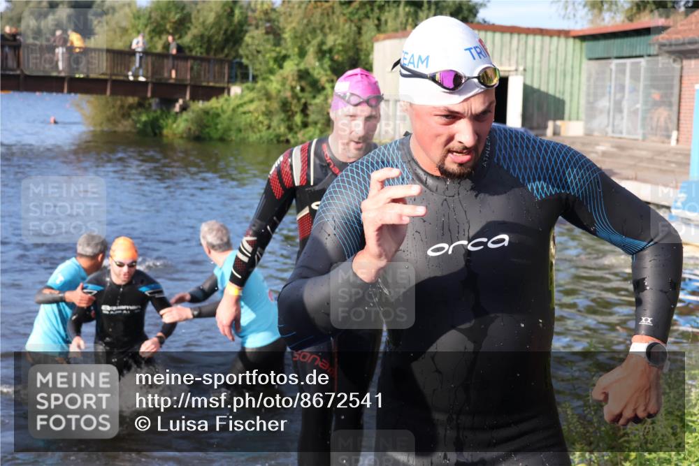 31.08.2025 - Elbe Triathlon Hamburg Luisa Fischer http://msf.ph/oto/8672541 31.08.2025 08:37:02 Schwimmen 165, 170, 355 meine-sportfotos.de