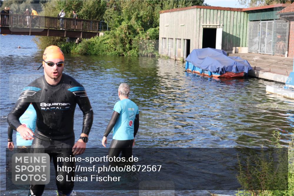 31.08.2025 - Elbe Triathlon Hamburg Luisa Fischer http://msf.ph/oto/8672567 31.08.2025 08:37:05 Schwimmen 165, 170, 221, 355 meine-sportfotos.de