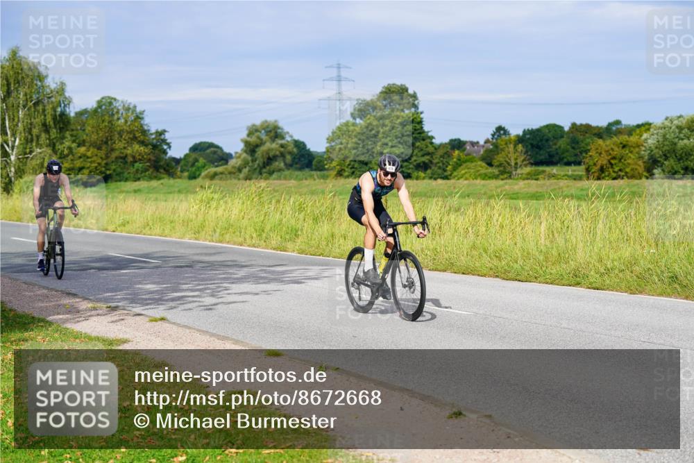31.08.2025 - Elbe Triathlon Hamburg Michael Burmester http://msf.ph/oto/8672668 31.08.2025 10:08:13 Radfahren 390, 478, 703 meine-sportfotos.de