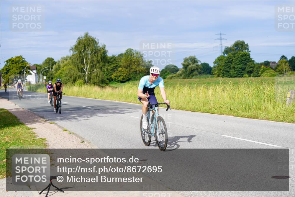 31.08.2025 - Elbe Triathlon Hamburg Michael Burmester http://msf.ph/oto/8672695 31.08.2025 10:08:24 Radfahren 472, 704, 741, 905, 922 meine-sportfotos.de