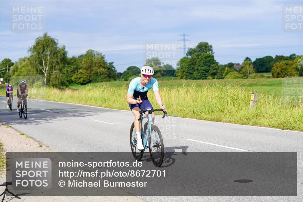 31.08.2025 - Elbe Triathlon Hamburg Michael Burmester http://msf.ph/oto/8672701 31.08.2025 10:08:24 Radfahren 472, 704, 741, 905, 922 meine-sportfotos.de