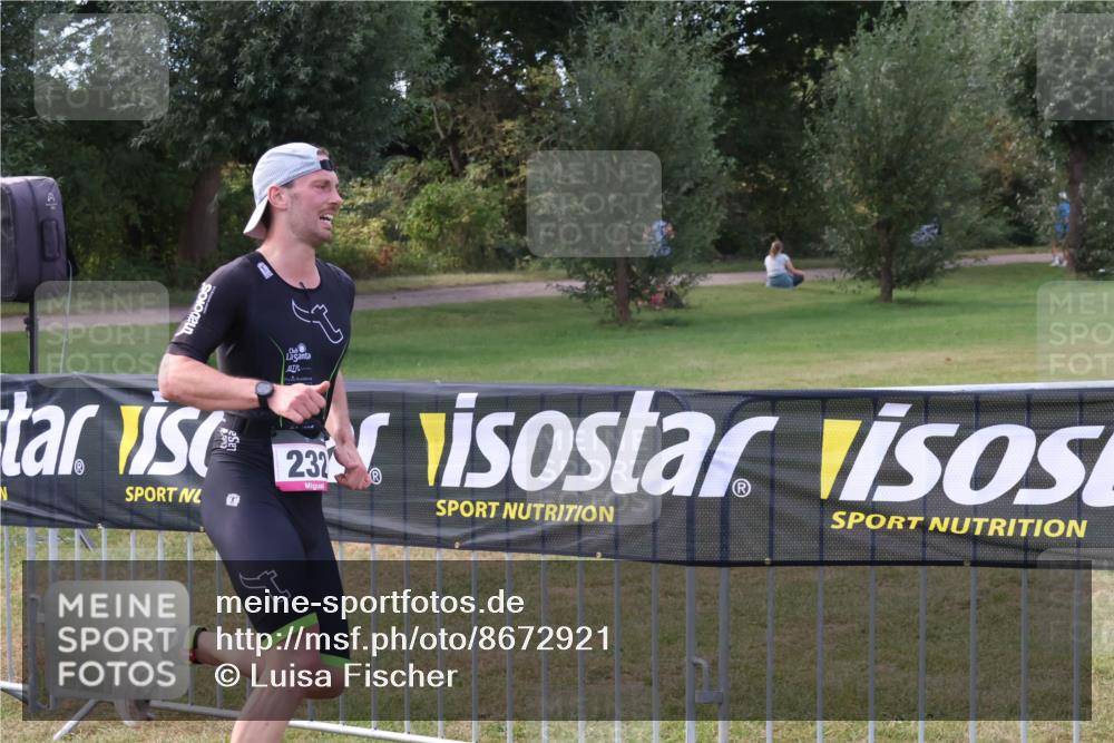 31.08.2025 - Elbe Triathlon Hamburg Luisa Fischer http://msf.ph/oto/8672921 31.08.2025 10:05:46 Laufen 232 meine-sportfotos.de