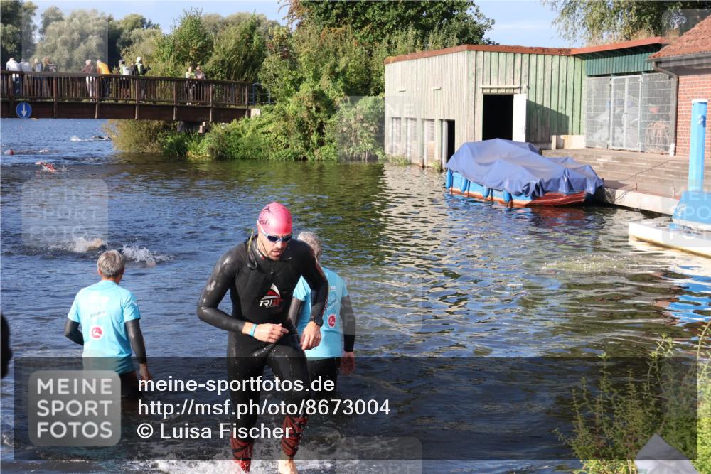 31.08.2025 - Elbe Triathlon Hamburg Luisa Fischer http://msf.ph/oto/8673004 31.08.2025 08:40:42 Schwimmen 380 meine-sportfotos.de