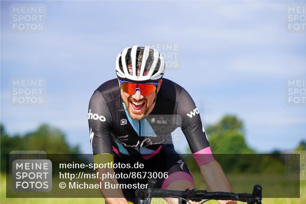 31.08.2025 - Elbe Triathlon Hamburg Michael Burmester http://msf.ph/oto/8673006 31.08.2025 10:09:56 Radfahren 662 meine-sportfotos.de