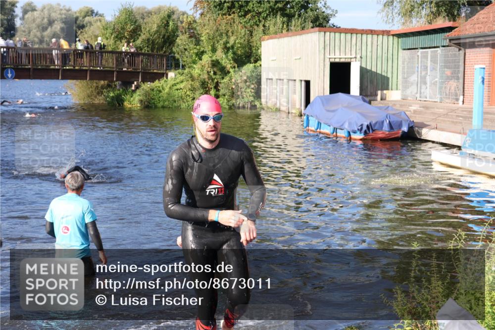 31.08.2025 - Elbe Triathlon Hamburg Luisa Fischer http://msf.ph/oto/8673011 31.08.2025 08:40:43 Schwimmen 380 meine-sportfotos.de