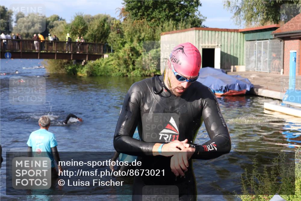 31.08.2025 - Elbe Triathlon Hamburg Luisa Fischer http://msf.ph/oto/8673021 31.08.2025 08:40:44 Schwimmen 380 meine-sportfotos.de