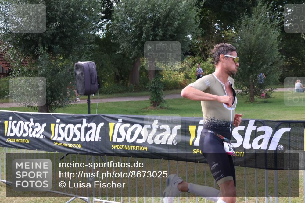31.08.2025 - Elbe Triathlon Hamburg Luisa Fischer http://msf.ph/oto/8673025 31.08.2025 10:07:20 Laufen  meine-sportfotos.de