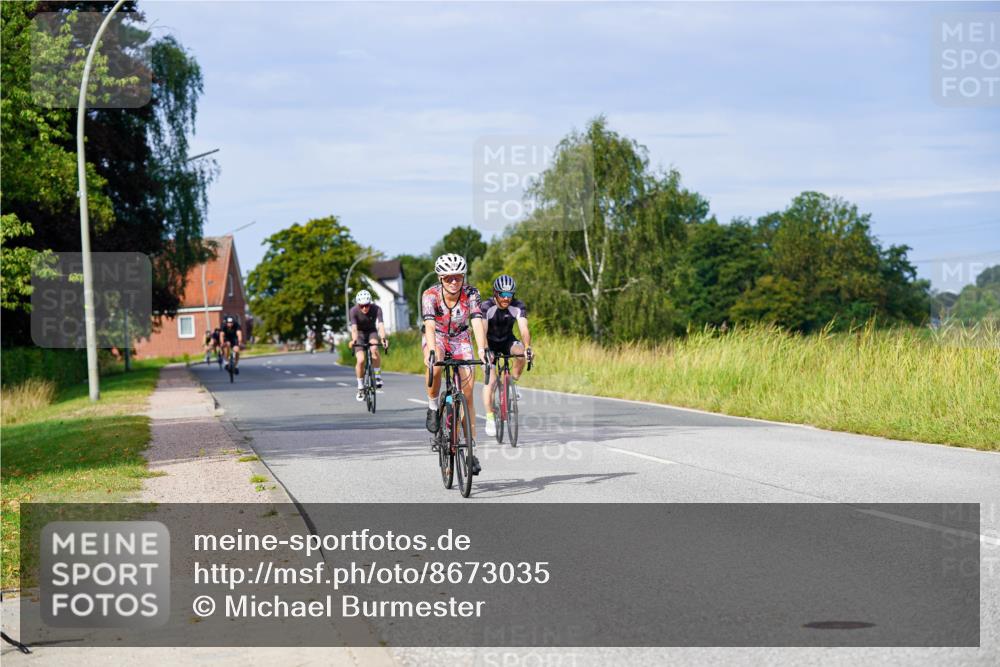 31.08.2025 - Elbe Triathlon Hamburg Michael Burmester http://msf.ph/oto/8673035 31.08.2025 10:10:13 Radfahren 459, 652, 699, 789 meine-sportfotos.de