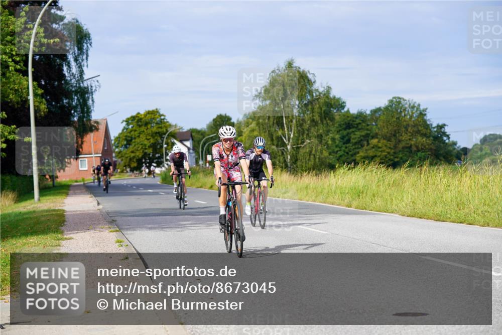 31.08.2025 - Elbe Triathlon Hamburg Michael Burmester http://msf.ph/oto/8673045 31.08.2025 10:10:13 Radfahren 459, 652, 699, 789 meine-sportfotos.de