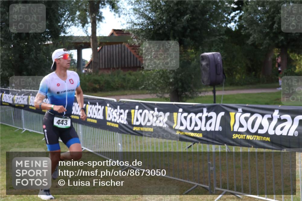 31.08.2025 - Elbe Triathlon Hamburg Luisa Fischer http://msf.ph/oto/8673050 31.08.2025 10:08:07 Laufen 443 meine-sportfotos.de