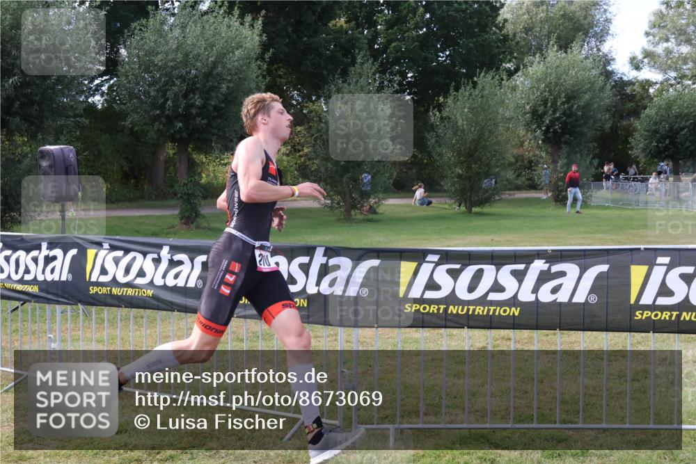 31.08.2025 - Elbe Triathlon Hamburg Luisa Fischer http://msf.ph/oto/8673069 31.08.2025 10:08:15 Laufen 210, 77 meine-sportfotos.de