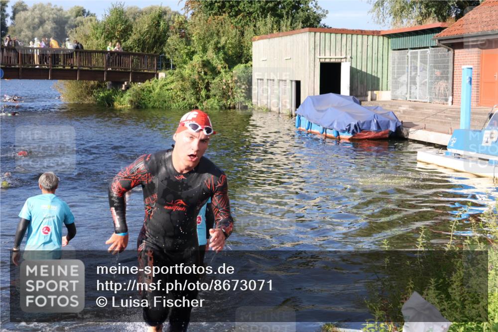 31.08.2025 - Elbe Triathlon Hamburg Luisa Fischer http://msf.ph/oto/8673071 31.08.2025 08:41:26 Schwimmen 382 meine-sportfotos.de