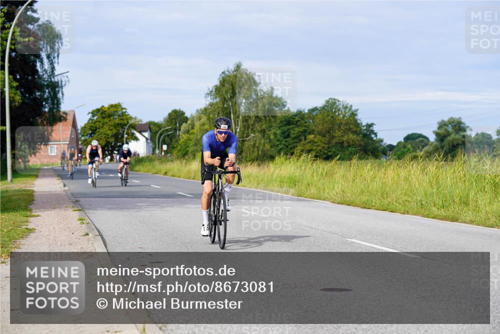 31.08.2025 - Elbe Triathlon Hamburg Michael Burmester http://msf.ph/oto/8673081 31.08.2025 10:10:21 Radfahren 590, 652, 680, 716, 809, 910 meine-sportfotos.de