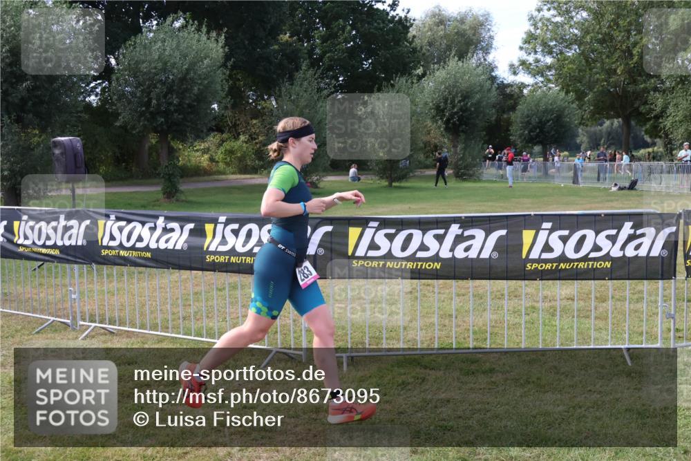31.08.2025 - Elbe Triathlon Hamburg Luisa Fischer http://msf.ph/oto/8673095 31.08.2025 10:08:37 Laufen 283 meine-sportfotos.de