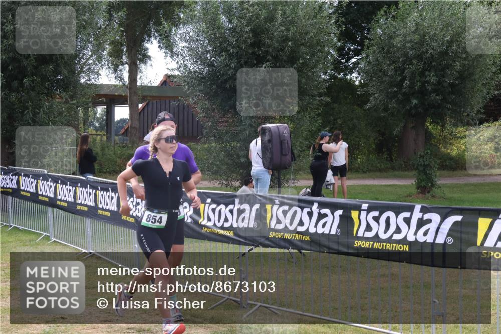 31.08.2025 - Elbe Triathlon Hamburg Luisa Fischer http://msf.ph/oto/8673103 31.08.2025 11:00:27 Laufen 854 meine-sportfotos.de
