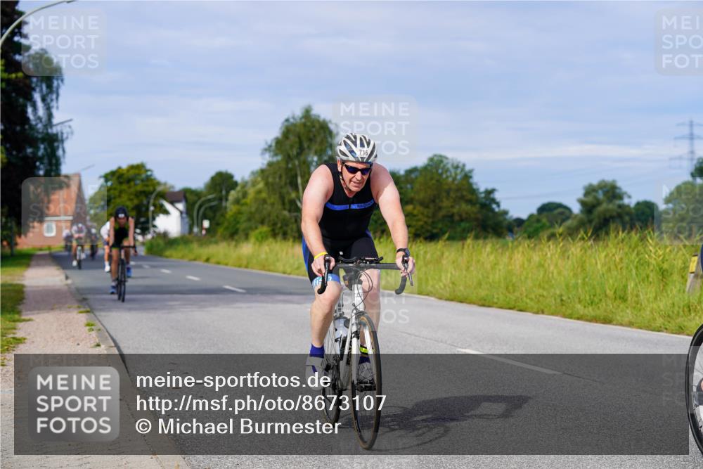 31.08.2025 - Elbe Triathlon Hamburg Michael Burmester http://msf.ph/oto/8673107 31.08.2025 10:10:25 Radfahren 590, 631, 680, 715, 716, 809, 910 meine-sportfotos.de