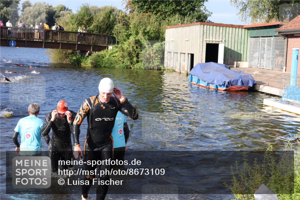 31.08.2025 - Elbe Triathlon Hamburg Luisa Fischer http://msf.ph/oto/8673109 31.08.2025 08:41:44 Schwimmen 332, 340 meine-sportfotos.de