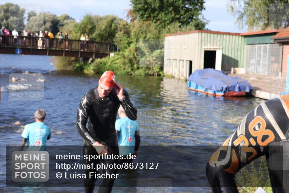 31.08.2025 - Elbe Triathlon Hamburg Luisa Fischer http://msf.ph/oto/8673127 31.08.2025 08:41:46 Schwimmen 325, 332, 340 meine-sportfotos.de