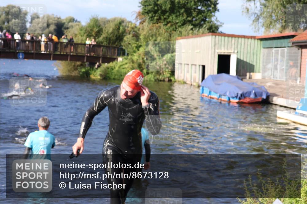 31.08.2025 - Elbe Triathlon Hamburg Luisa Fischer http://msf.ph/oto/8673128 31.08.2025 08:41:46 Schwimmen 325, 332, 340 meine-sportfotos.de