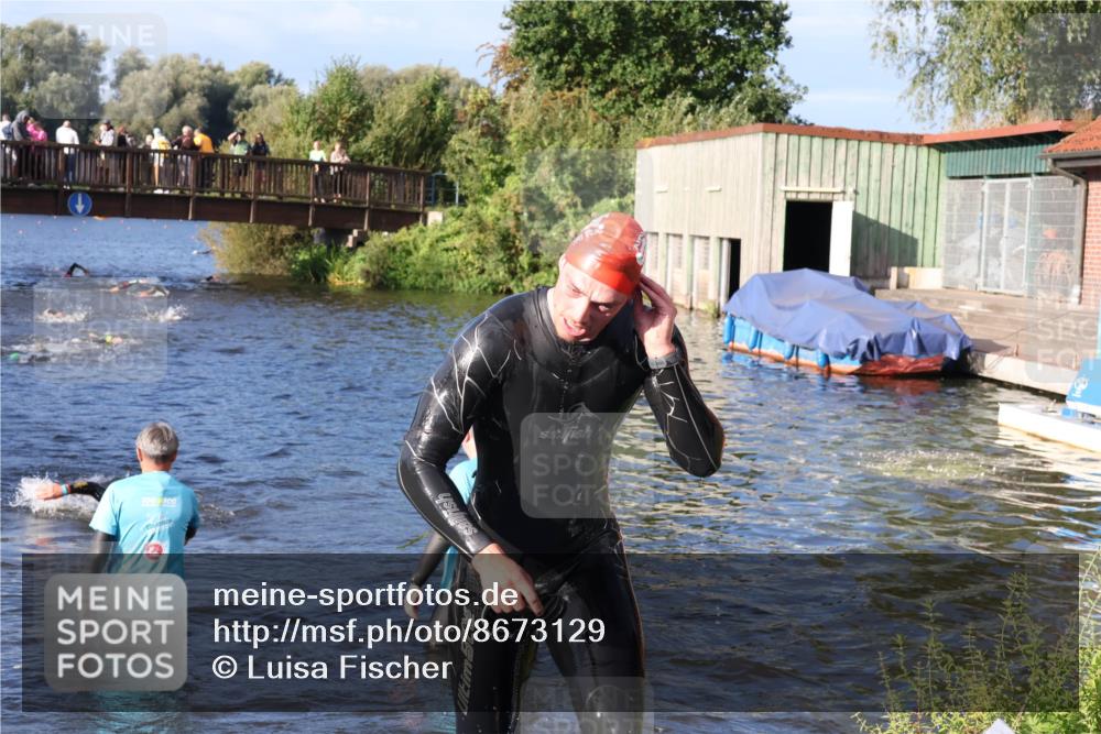 31.08.2025 - Elbe Triathlon Hamburg Luisa Fischer http://msf.ph/oto/8673129 31.08.2025 08:41:47 Schwimmen 325, 332, 340 meine-sportfotos.de