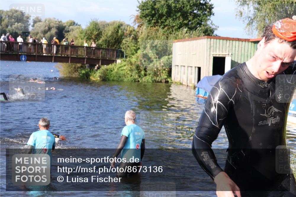 31.08.2025 - Elbe Triathlon Hamburg Luisa Fischer http://msf.ph/oto/8673136 31.08.2025 08:41:47 Schwimmen 325, 332, 340 meine-sportfotos.de