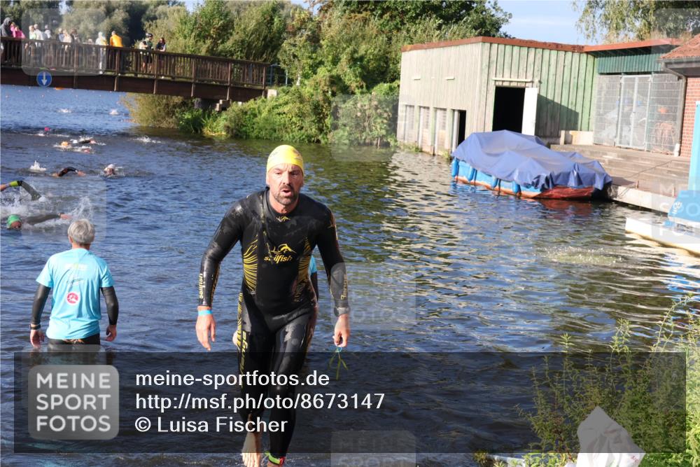 31.08.2025 - Elbe Triathlon Hamburg Luisa Fischer http://msf.ph/oto/8673147 31.08.2025 08:41:56 Schwimmen 325 meine-sportfotos.de