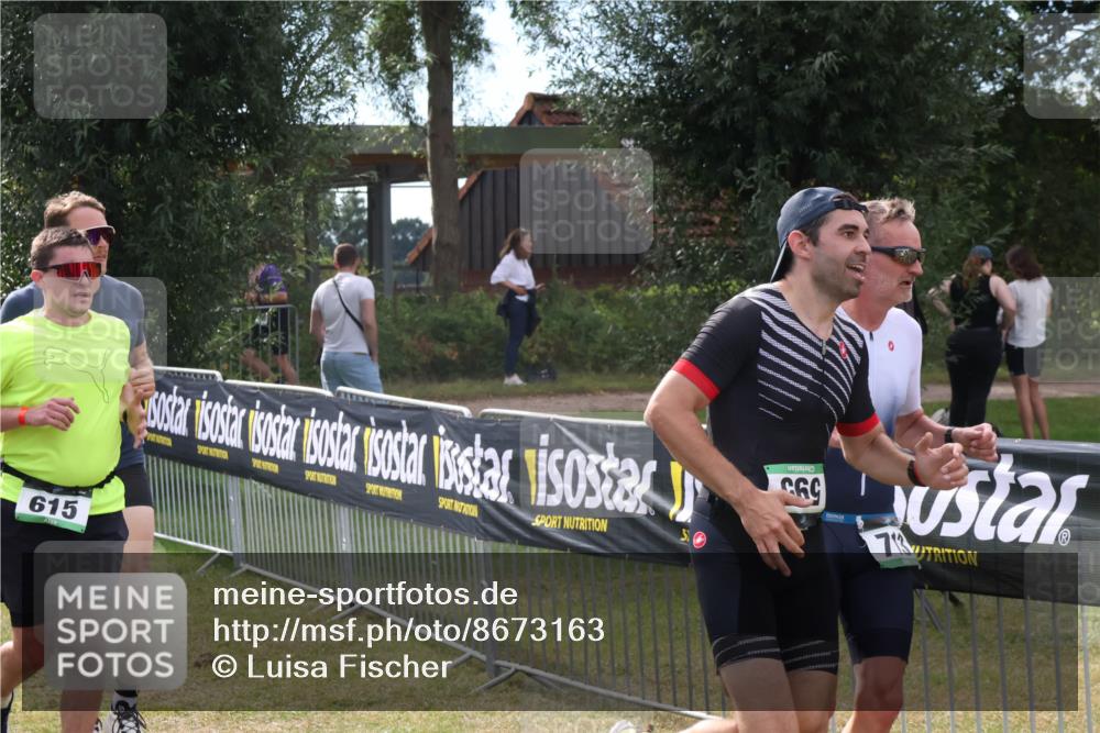 31.08.2025 - Elbe Triathlon Hamburg Luisa Fischer http://msf.ph/oto/8673163 31.08.2025 11:01:07 Laufen 615 meine-sportfotos.de