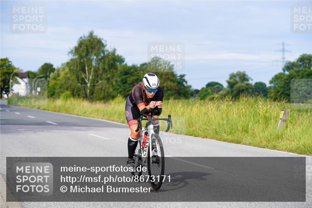 31.08.2025 - Elbe Triathlon Hamburg Michael Burmester http://msf.ph/oto/8673171 31.08.2025 10:10:34 Radfahren 558, 631, 678, 829, 929 meine-sportfotos.de