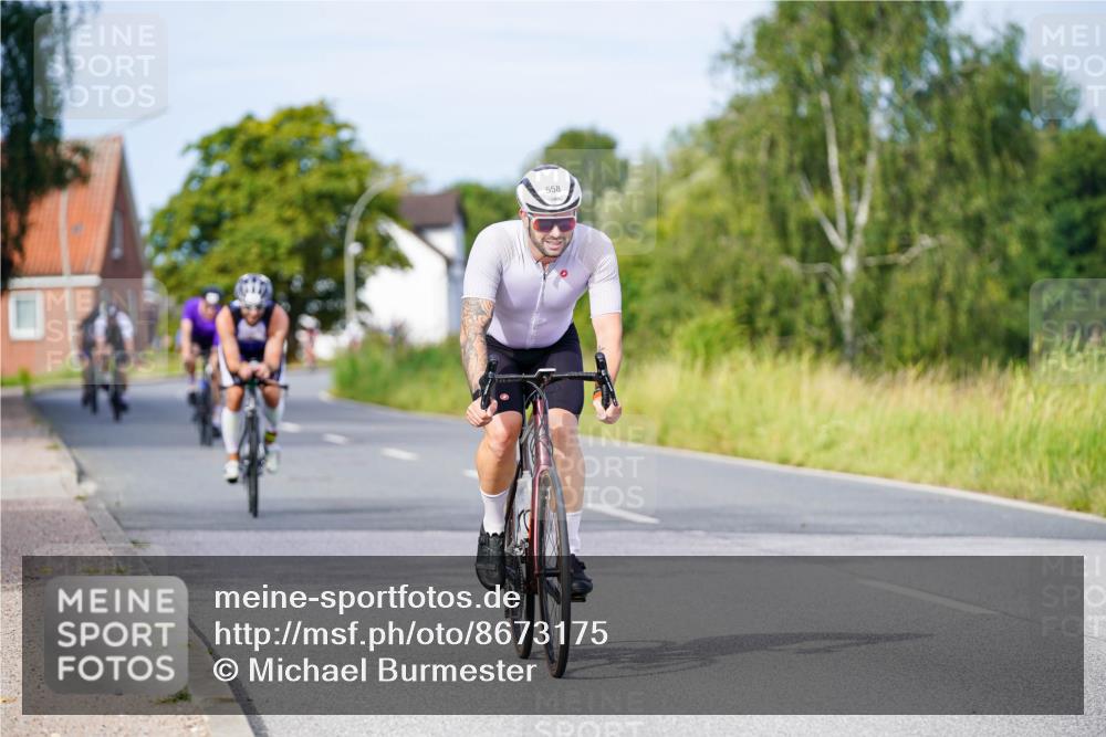 31.08.2025 - Elbe Triathlon Hamburg Michael Burmester http://msf.ph/oto/8673175 31.08.2025 10:10:36 Radfahren 497, 558, 678, 829, 929 meine-sportfotos.de